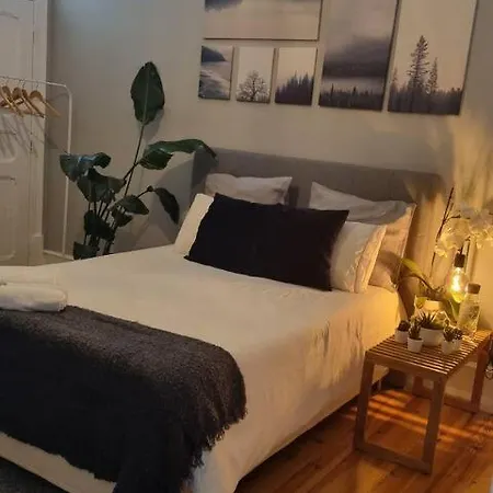 Cozy With 3 Bedrooms And Living Close To The Center Apartment