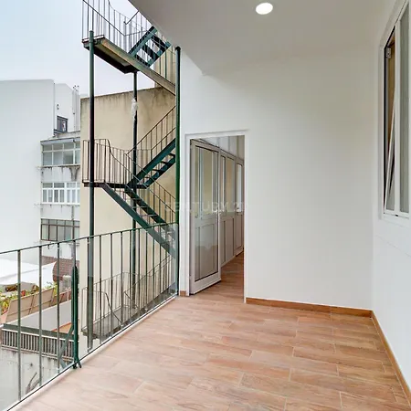 Apartment Cozy With 3 Bedrooms And Living Close To The Center Lissabon