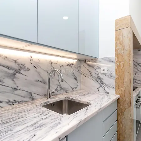 Cozy With 3 Bedrooms And Living Close To The Center