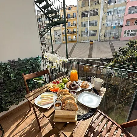 Διαμέρισμα Cozy With 3 Bedrooms And Living Close To The Center