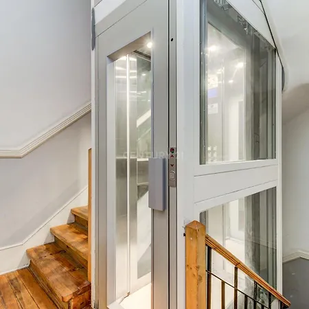 Cozy With 3 Bedrooms And Living Close To The Center Apartment