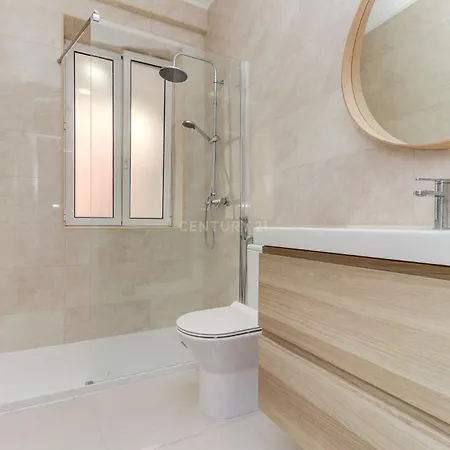 Cozy With 3 Bedrooms And Living Close To The Center Lissabon