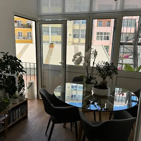 Cozy With 3 Bedrooms And Living Close To The Center 리스본